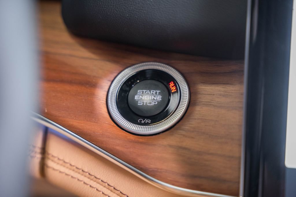 New 2025 Jeep Grand Cherokee Summit image 29