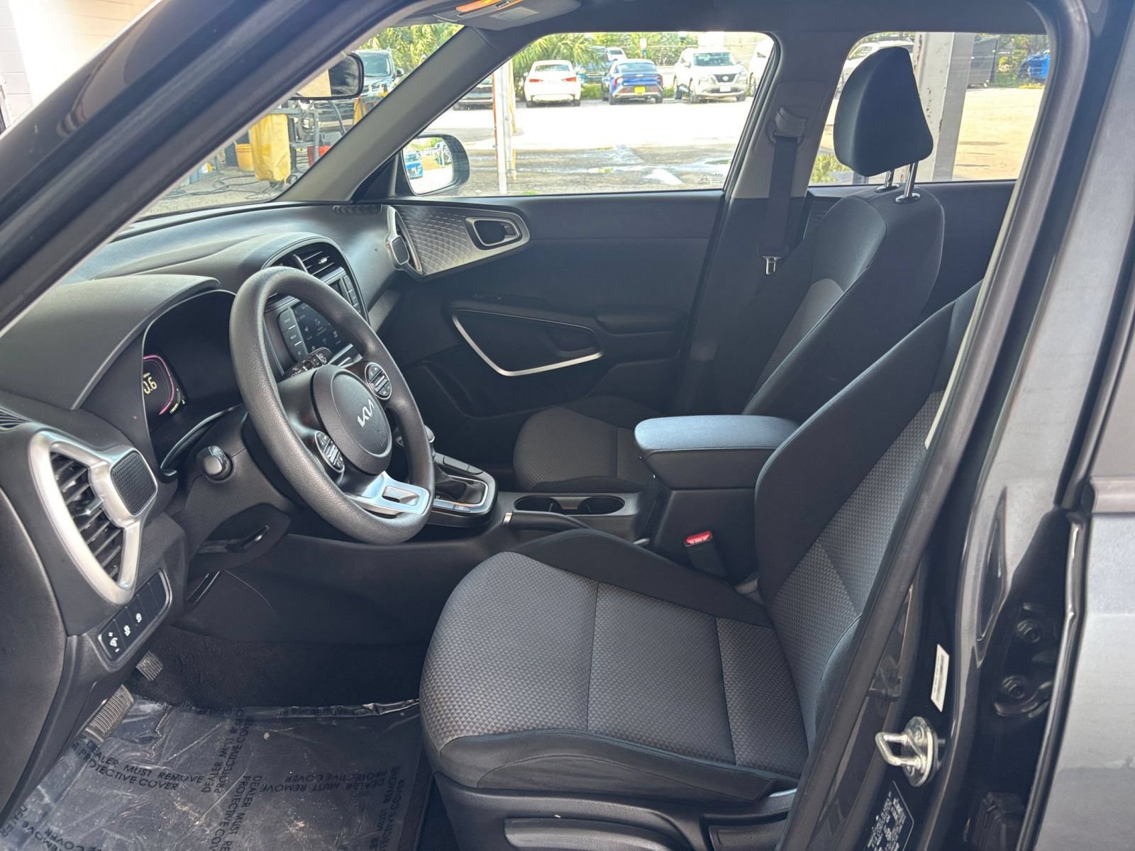 Used 2025 Kia Soul LX w/ LX Technology Package FWD image 24