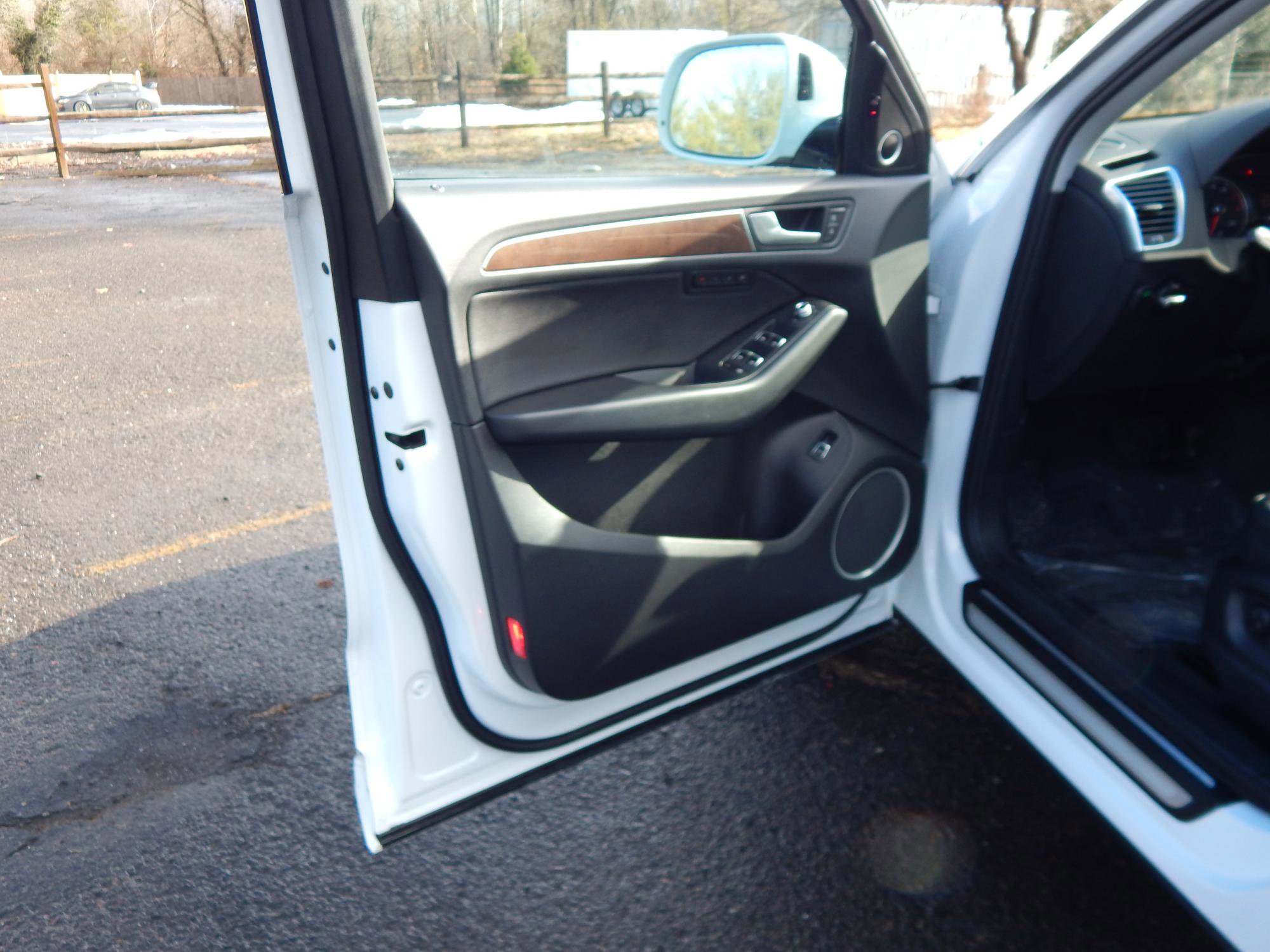 Used 2017 Audi Q5 2.0T Premium Plus w/ Technology Package image 11