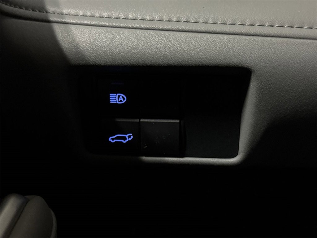 Used 2021 Toyota Highlander XLE image 17