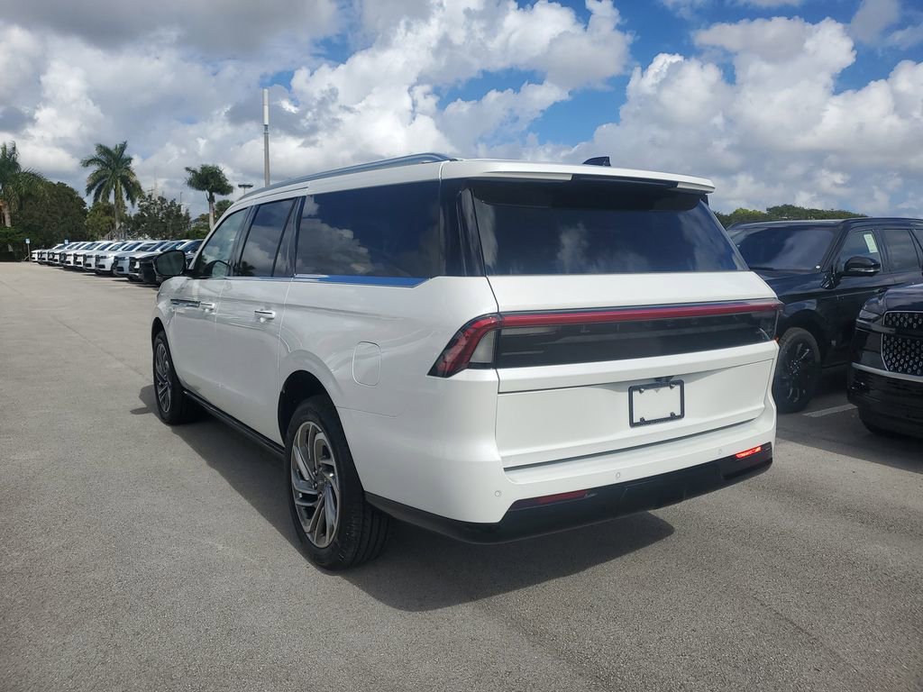 New 2025 Lincoln Navigator L Reserve image 3