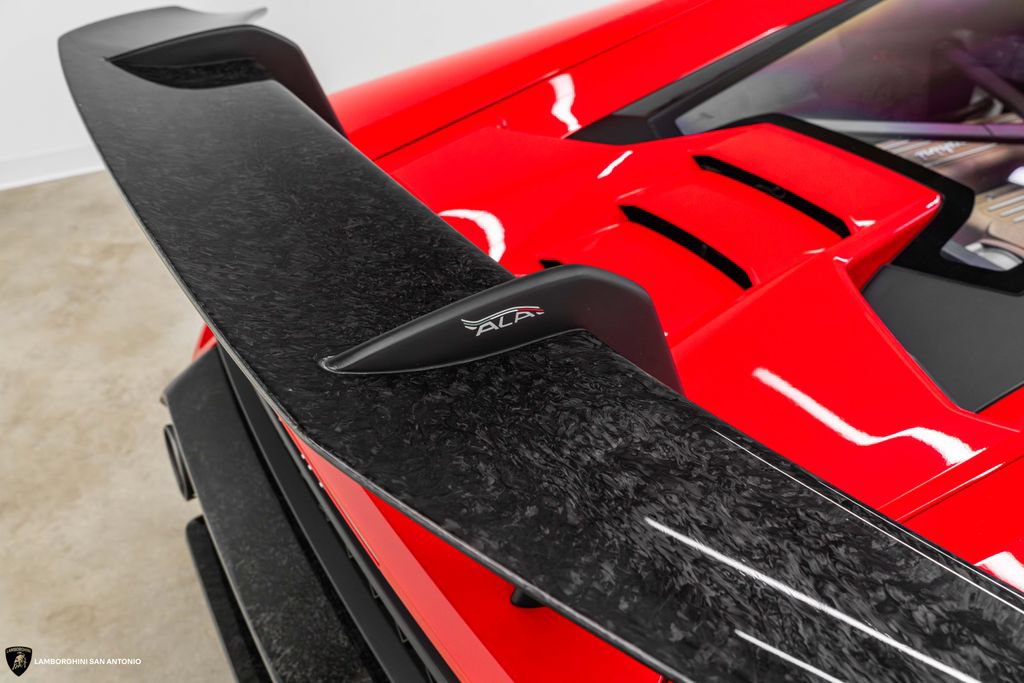 Used 2018 Lamborghini Huracan Performante AWD/4WD image 20