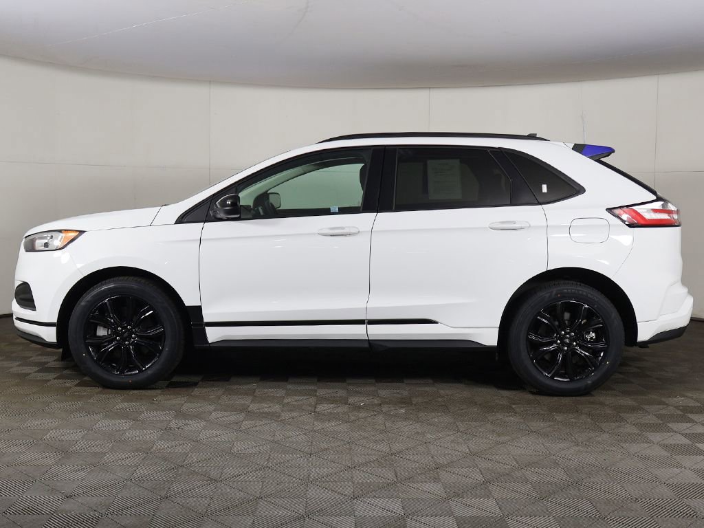 Used 2024 Ford Edge SE w/ Black Appearance Package image 14