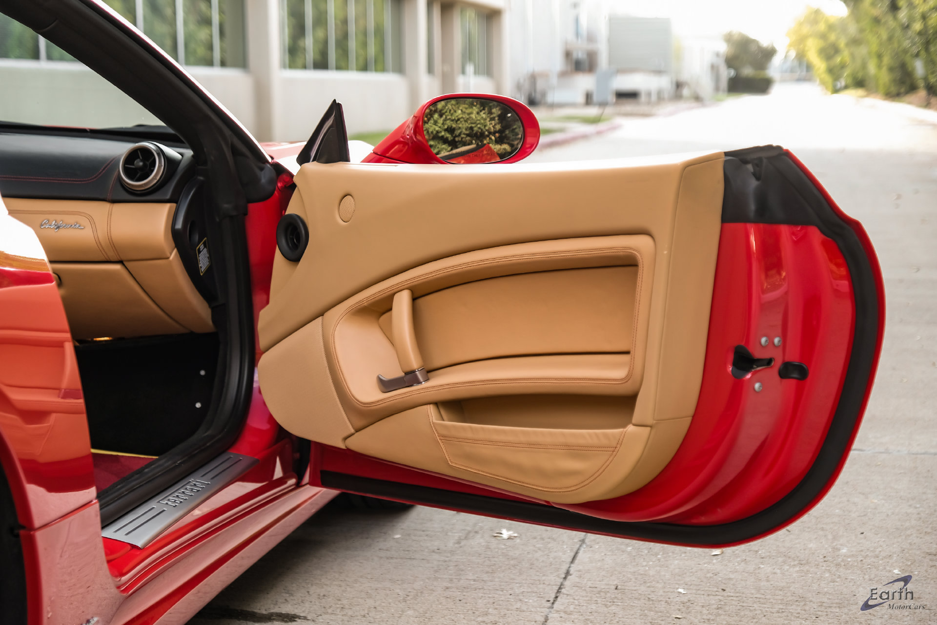 Used 2014 Ferrari California RWD image 92