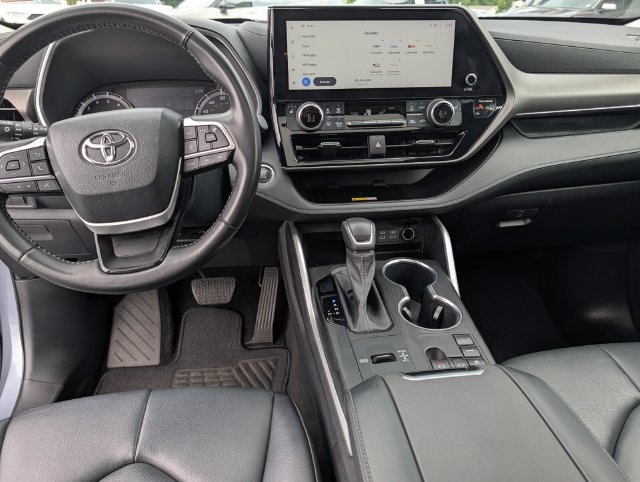 Used 2023 Toyota Highlander XLE FWD image 22
