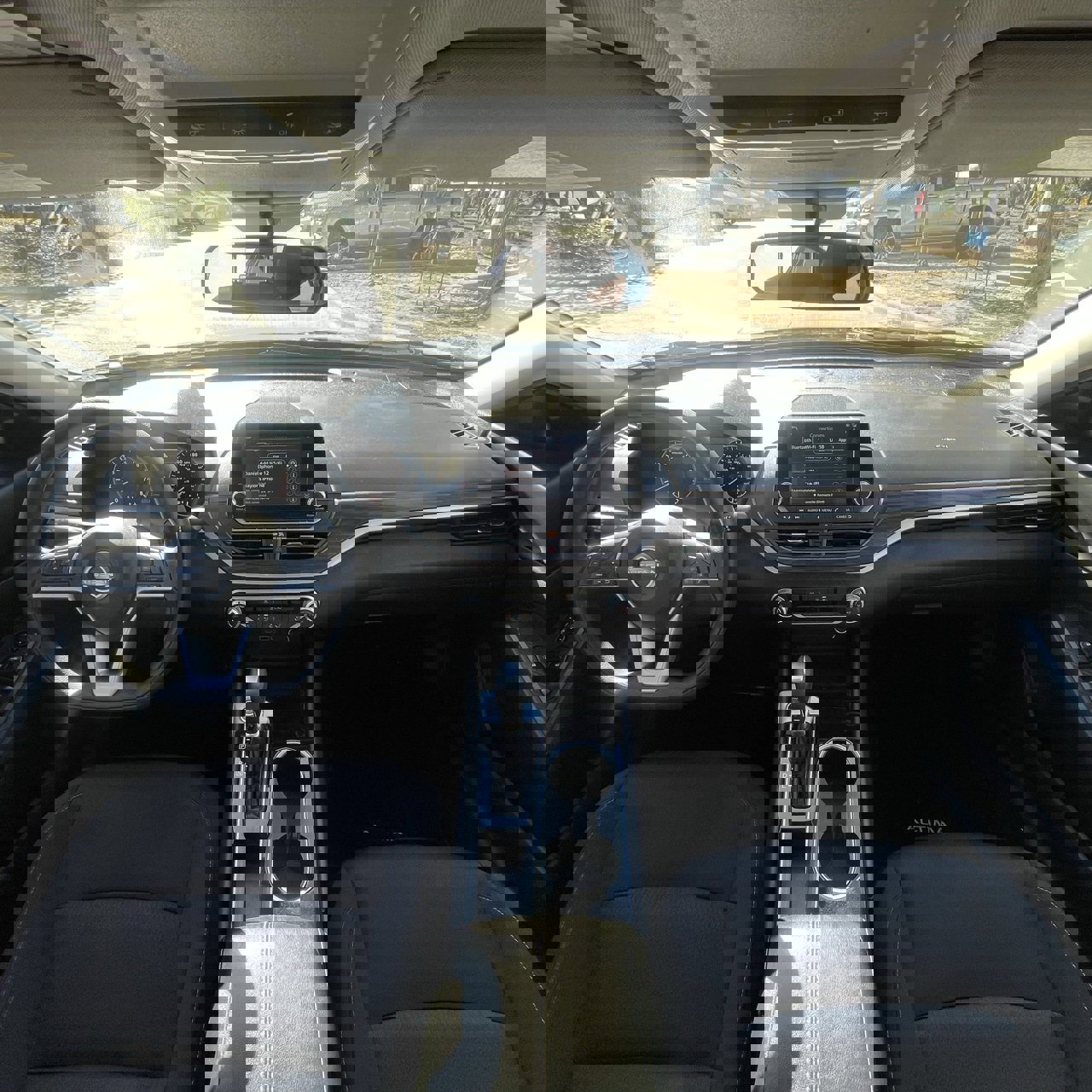 Used 2024 Nissan Altima 2.5 SV image 10