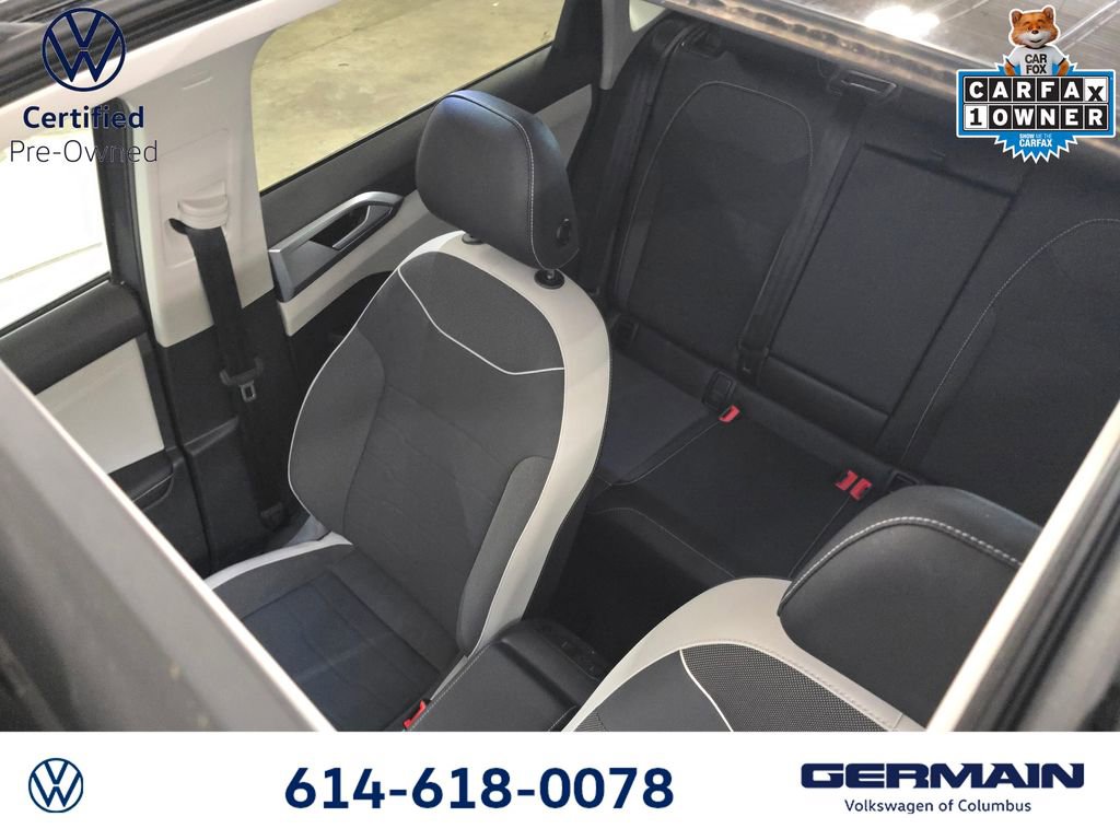 Used 2025 Volkswagen Taos SE w/ Panoramic Sunroof Package FWD image 21