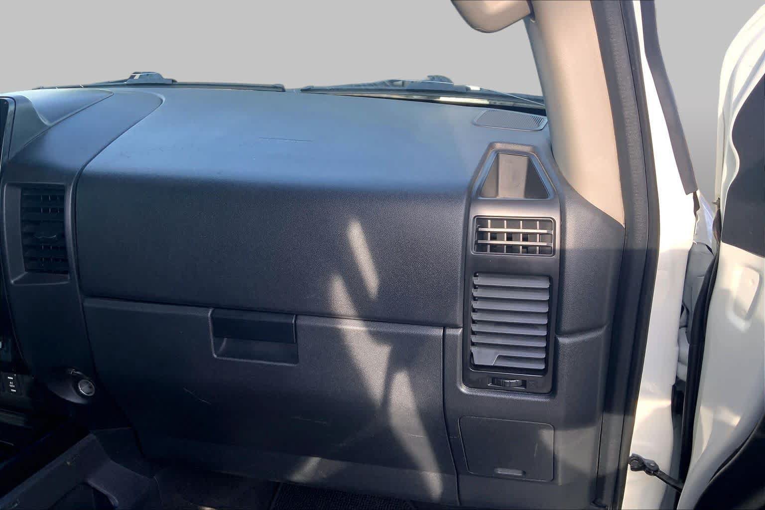 Used 2014 Nissan Titan SV w/ SV Value Truck Package RWD image 19