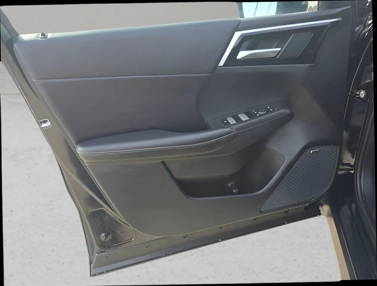 Used 2025 Mitsubishi Outlander SE image 9