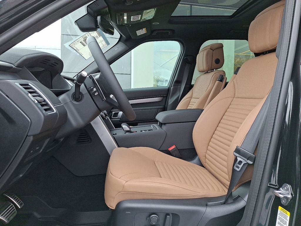 New 2026 Land Rover Discovery Limited Edition image 9