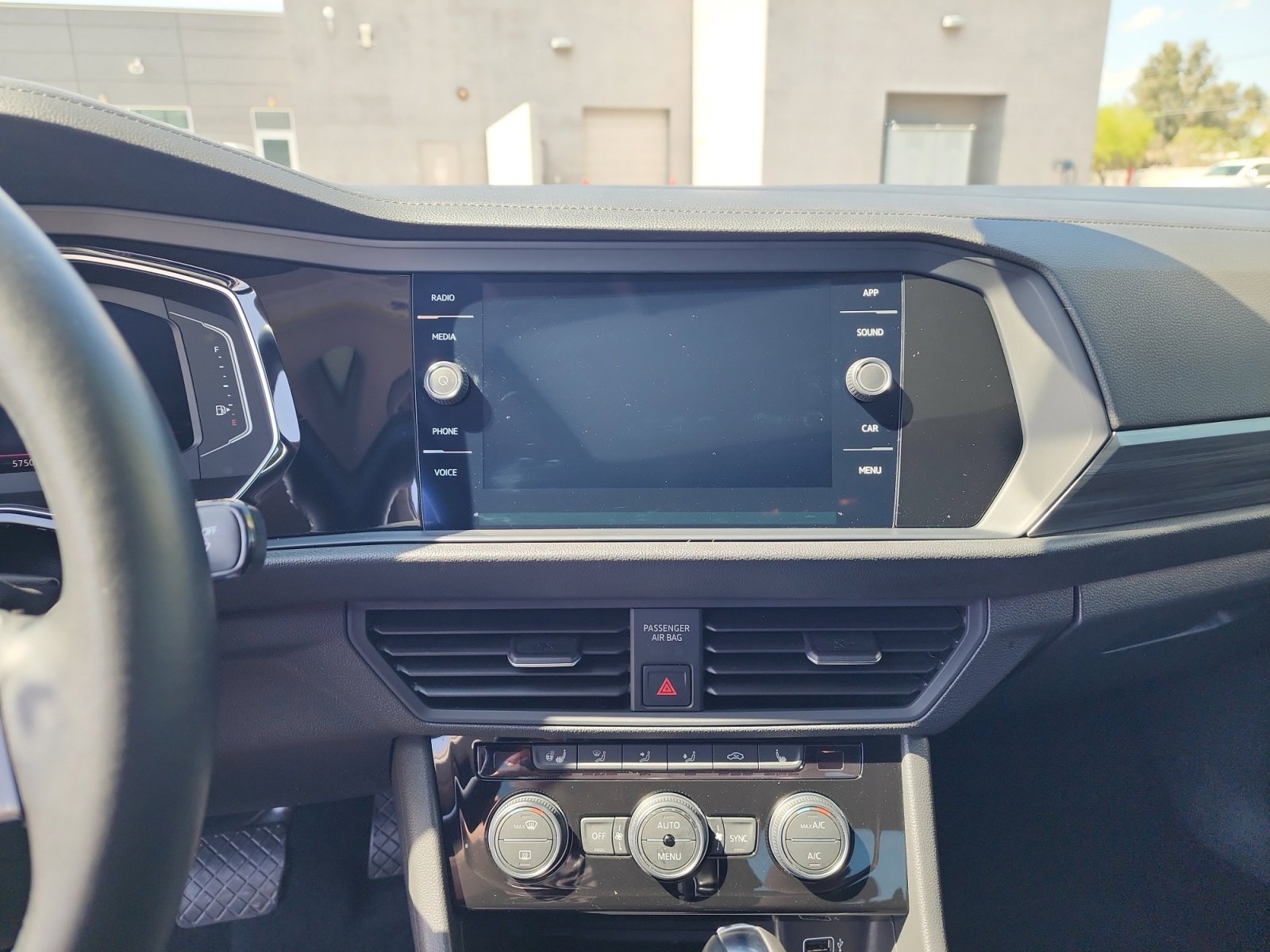 Used 2019 Volkswagen Jetta SEL w/ Cold Weather Package image 12