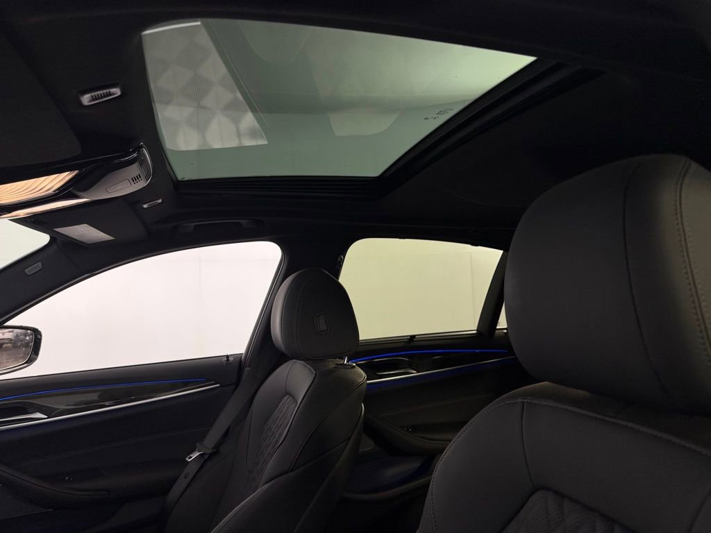 Used 2023 BMW 530i w/ Executive Package image 25