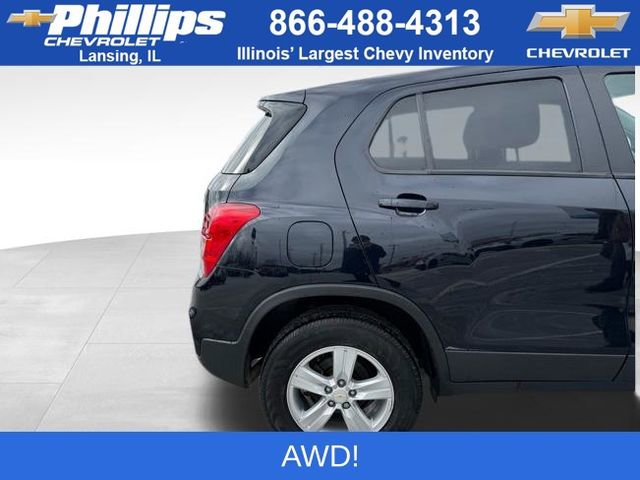 Used 2022 Chevrolet Trax LS w/ Tint and Cruise Package image 4