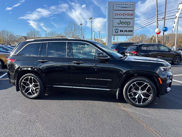 Certified 2022 Jeep Grand Cherokee Summit AWD/4WD image 2