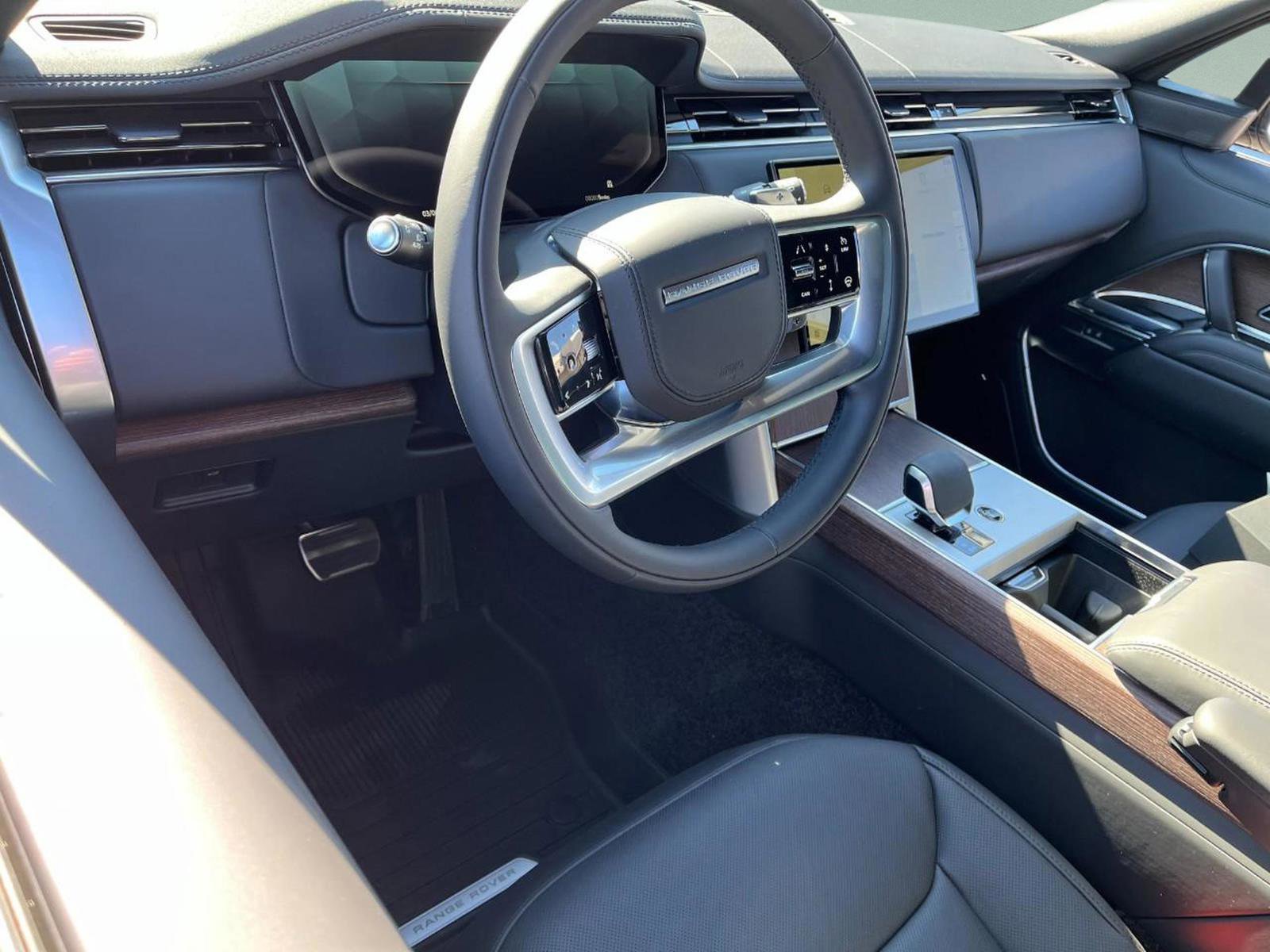 New 2025 Land Rover Range Rover SE image 21