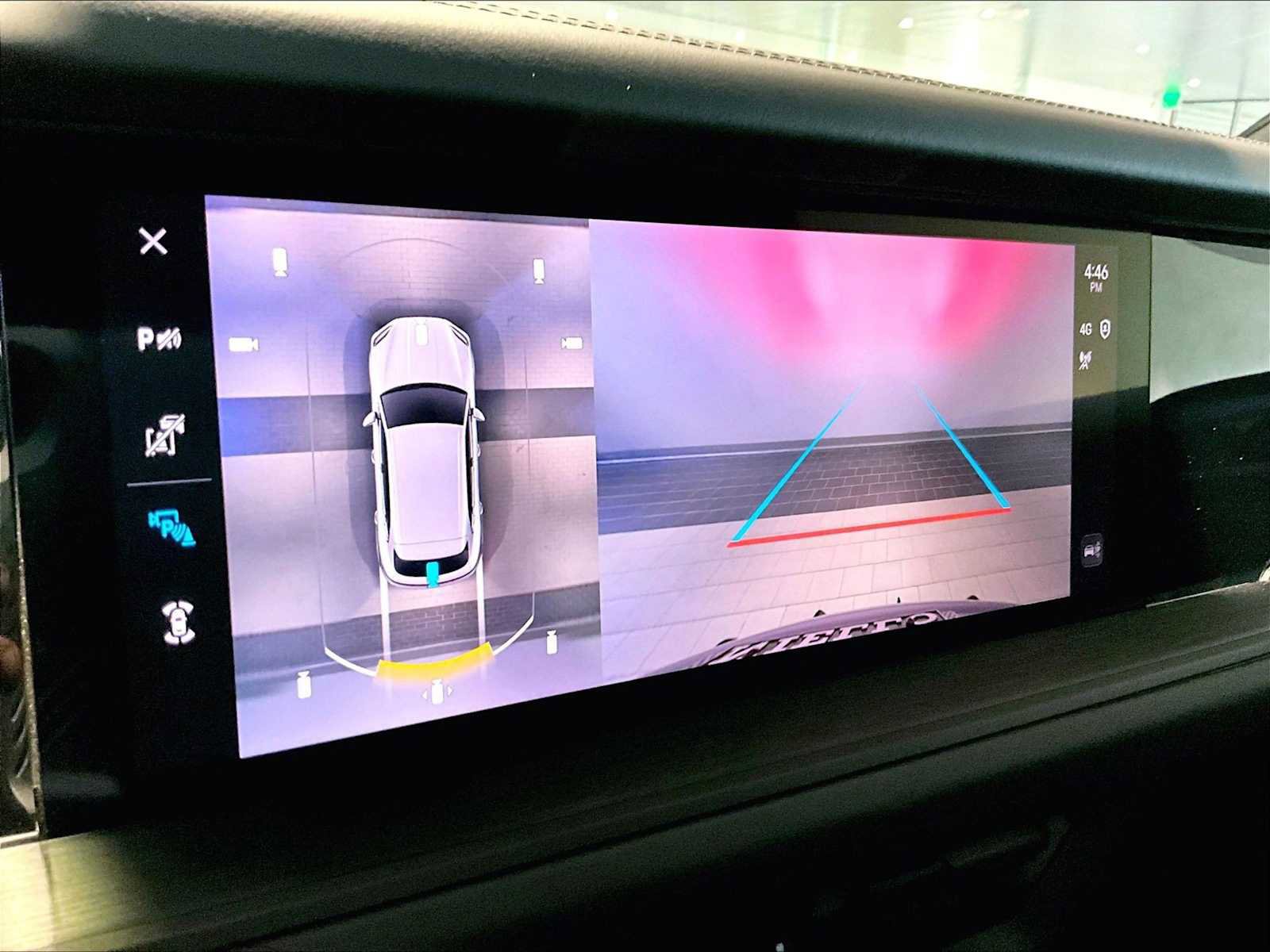 Used 2025 Porsche Cayenne GTS w/ Premium Package image 28