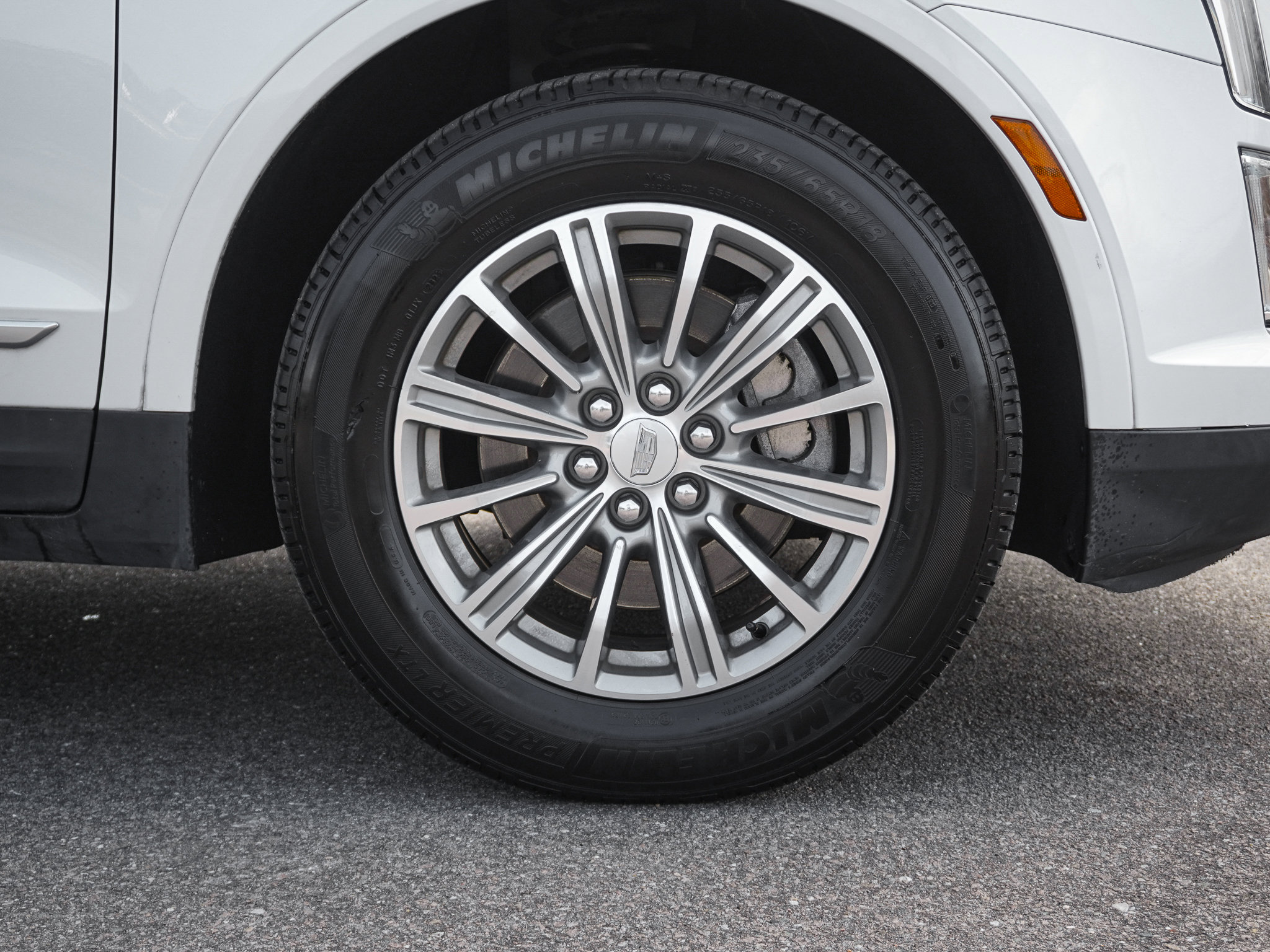 Used 2018 Cadillac XT5 Luxury w/ Driver Awareness Package image 13