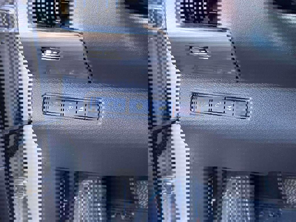 Certified 2023 Nissan Pathfinder SL w/ Lighting Package (N92) image 21