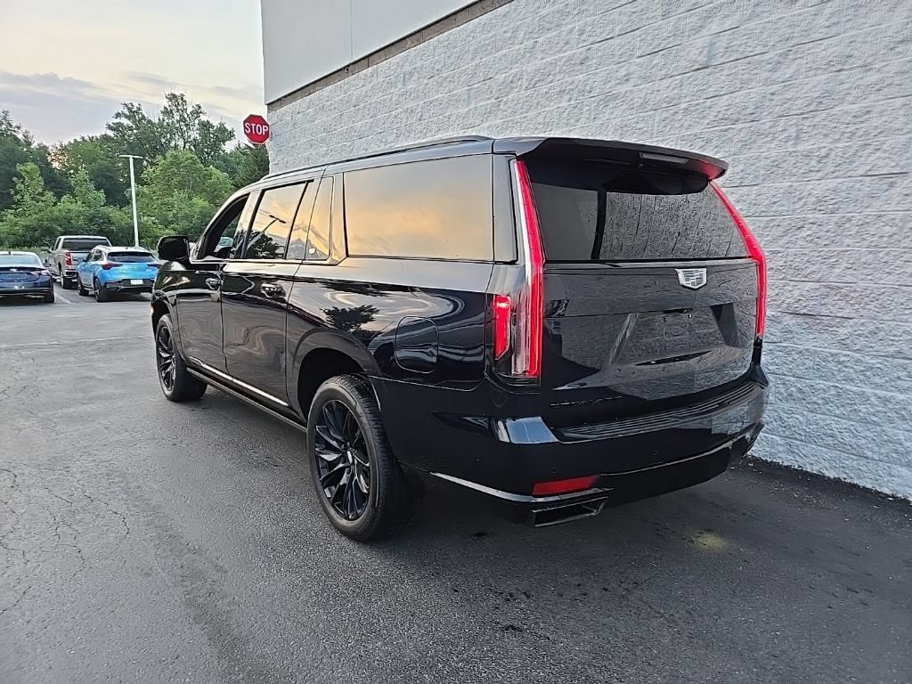 Certified 2022 Cadillac Escalade ESV Sport Platinum w/ LPO, ONYX Package AWD/4WD image 4