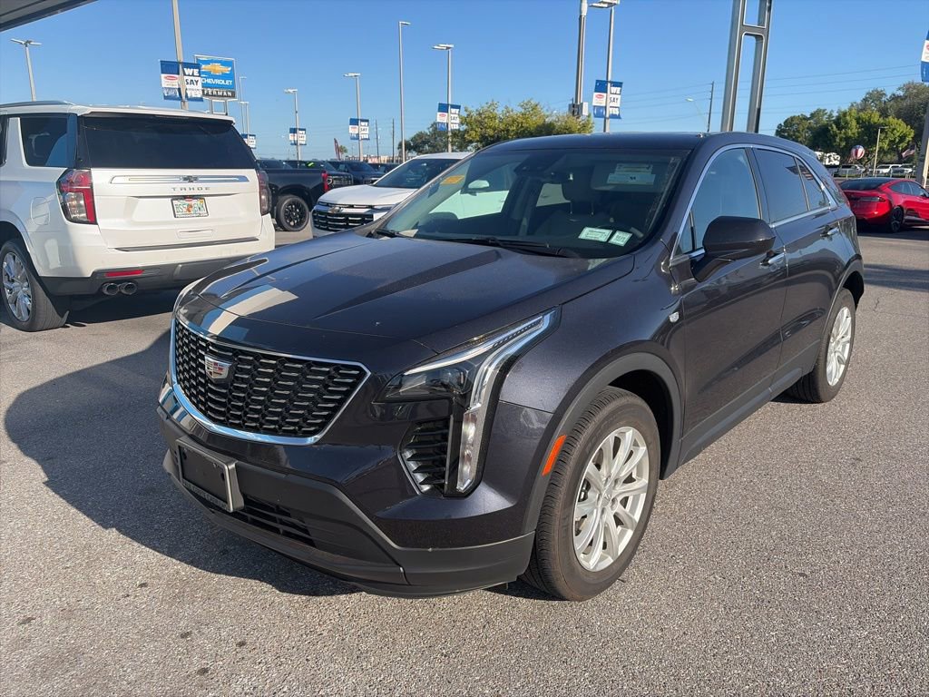 Used 2023 Cadillac XT4 Luxury w/ Cold Weather Package image 2