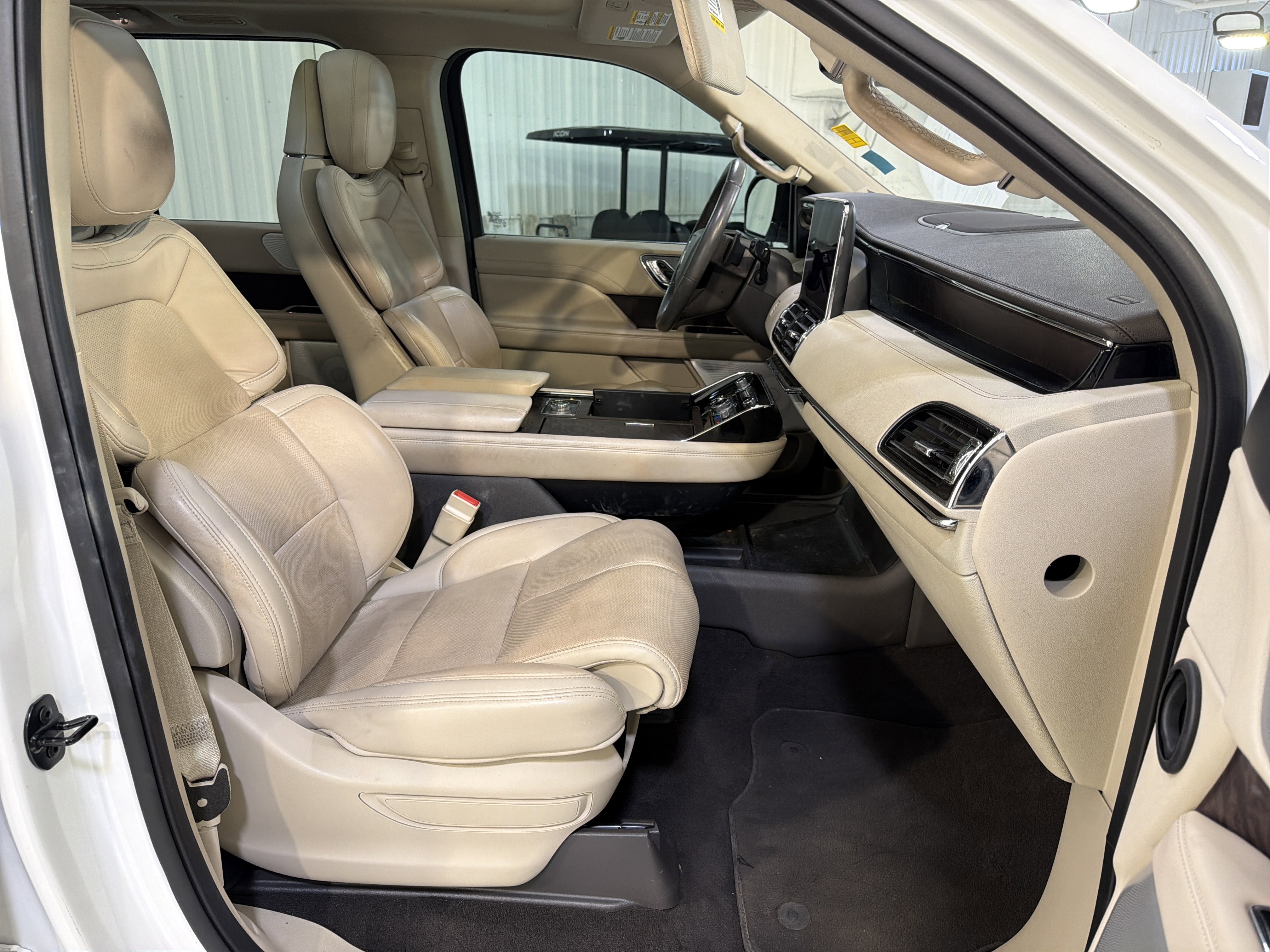 Used 2020 Lincoln Navigator Reserve w/ Luxury Package RWD image 13