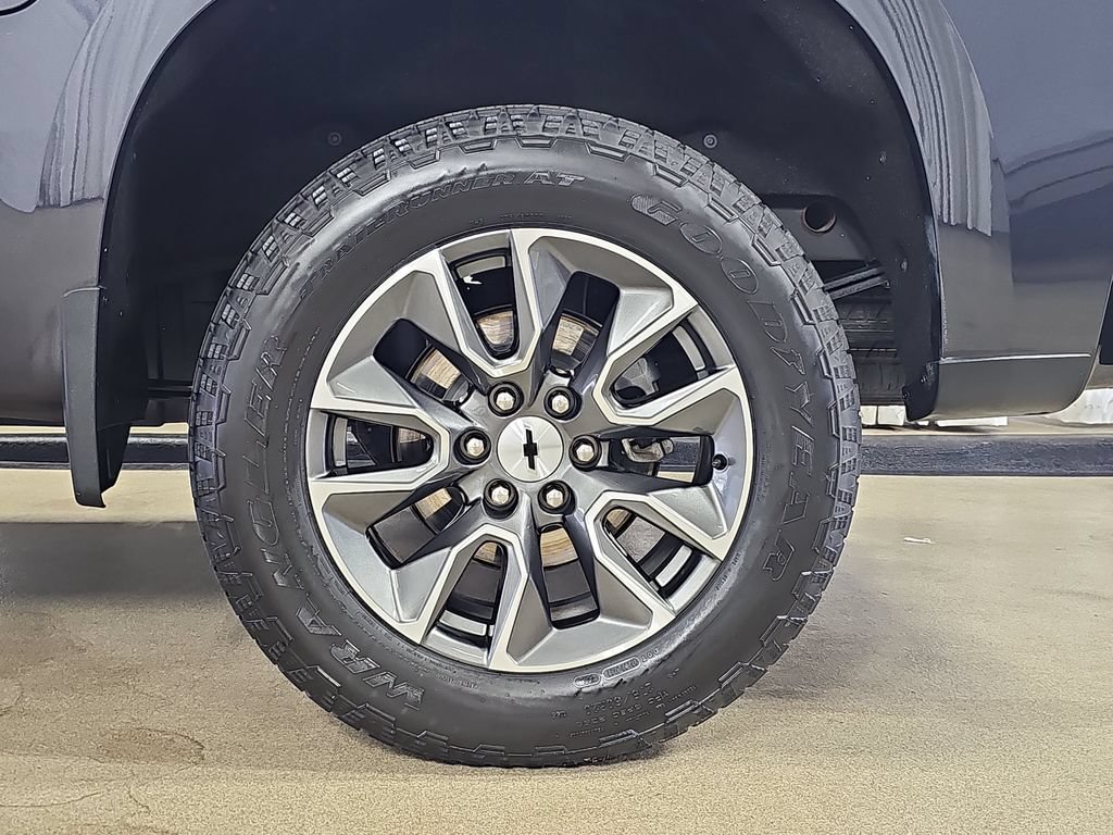 Certified 2024 Chevrolet Silverado 1500 LT AWD/4WD image 38