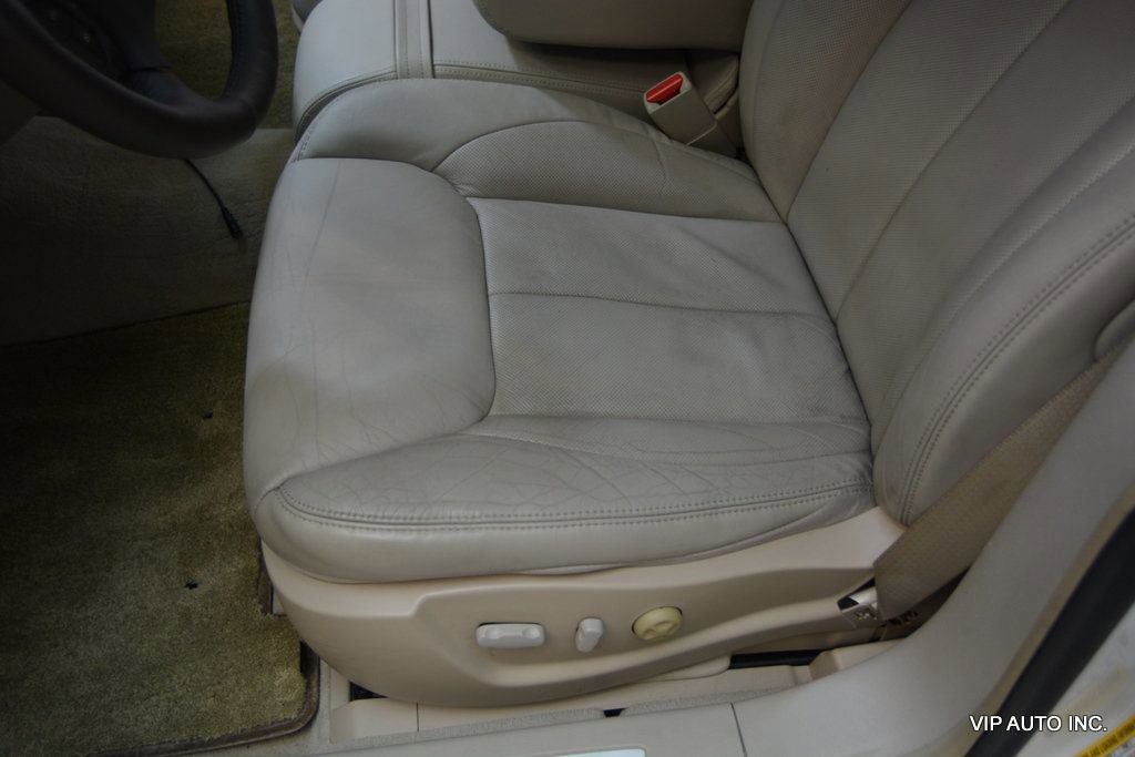 Used 2009 Cadillac DTS w/ Trunk Convenience Package FWD image 17