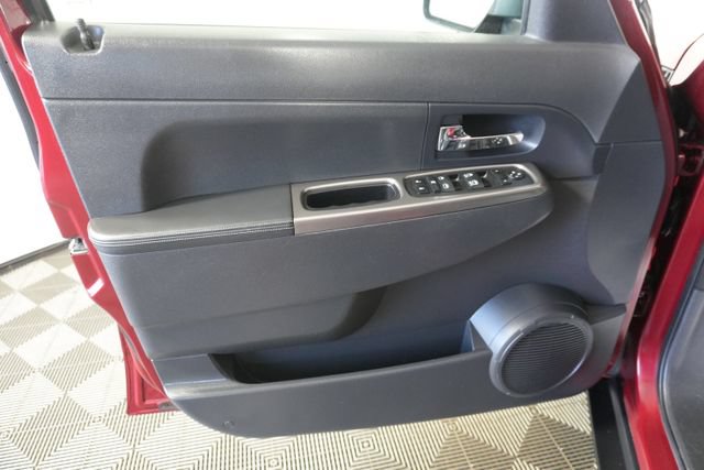 Used 2012 Jeep Liberty Limited Jet w/ Comfort/Convenience Group AWD/4WD image 30