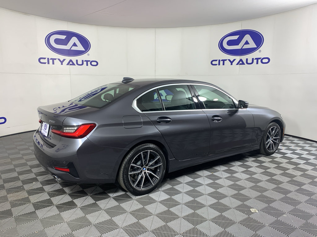 Used 2020 BMW 330i xDrive Sedan w/ Convenience Package AWD/4WD image 3