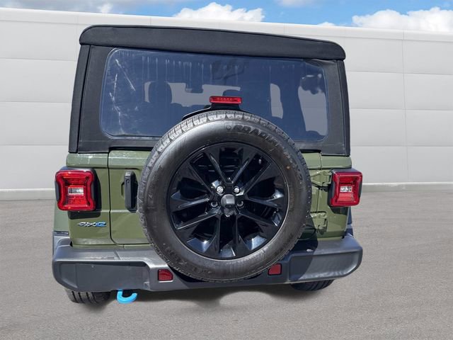 Used 2024 Jeep Wrangler Unlimited Sahara w/ Technology Group AWD/4WD image 4