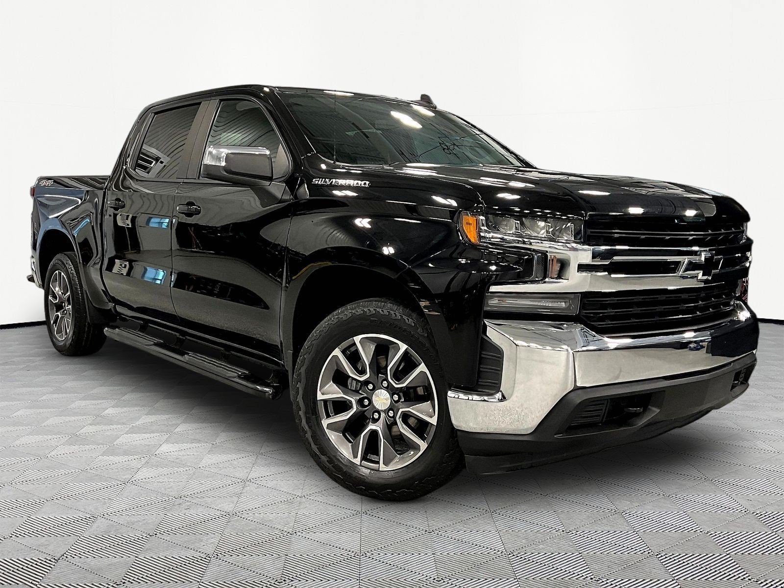 Used 2021 Chevrolet Silverado 1500 LT w/ Bed Protection Package AWD/4WD image 3
