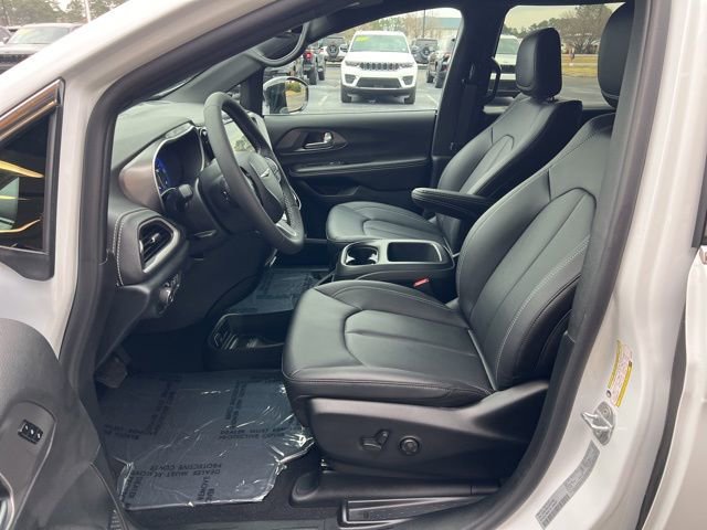 New 2026 Chrysler Pacifica Select image 7