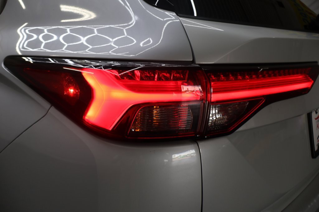 Used 2022 Mitsubishi Outlander SE image 40