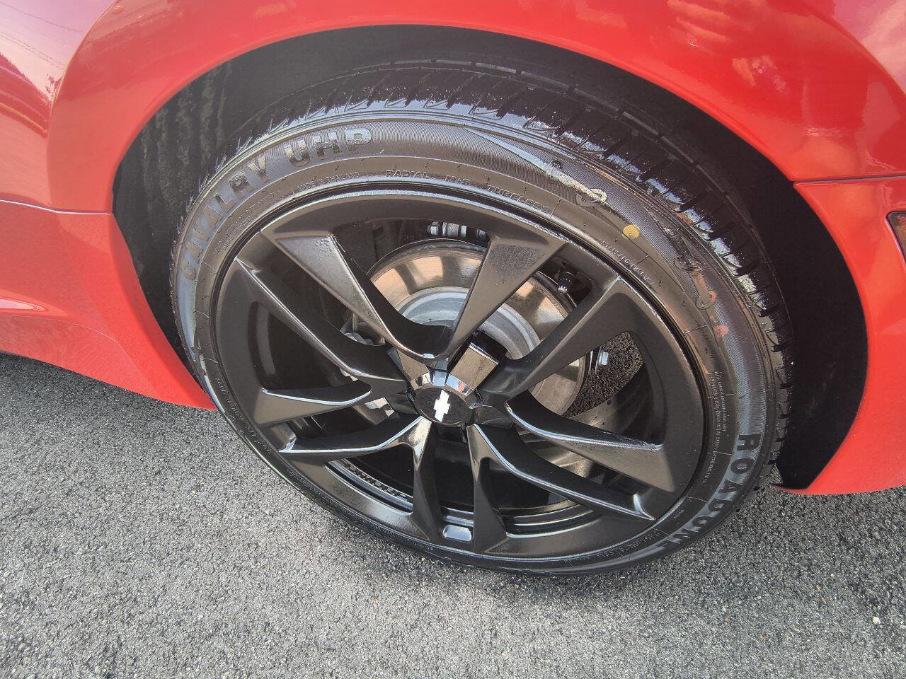 Used 2020 Chevrolet Camaro LT w/ RS Package image 9