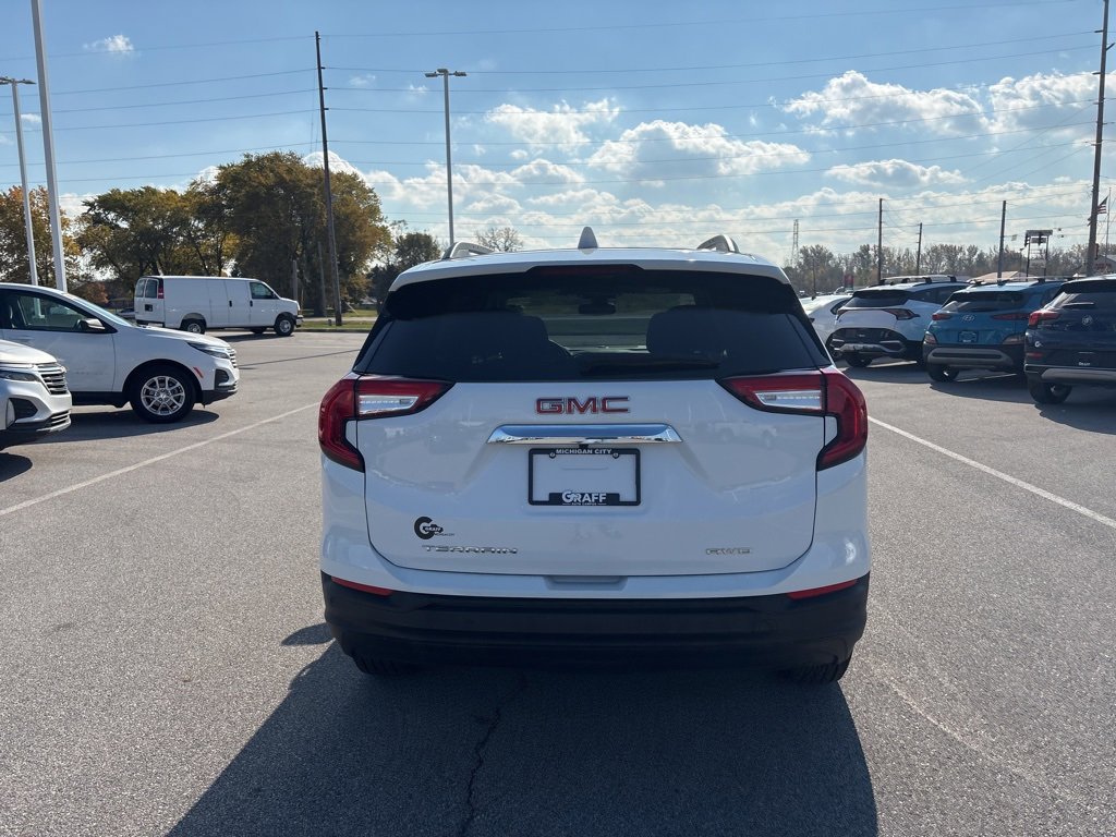 Used 2023 GMC Terrain SLE w/ Driver Convenience Package image 6