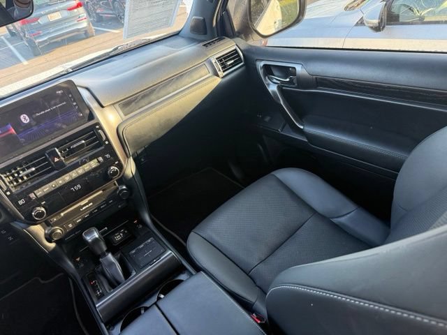 Used 2022 Lexus GX 460 w/ Black Line Special Edition AWD/4WD image 9