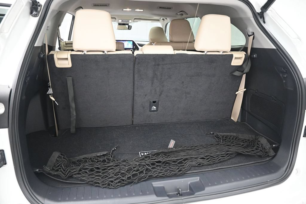 Used 2023 Toyota Highlander XLE FWD image 8
