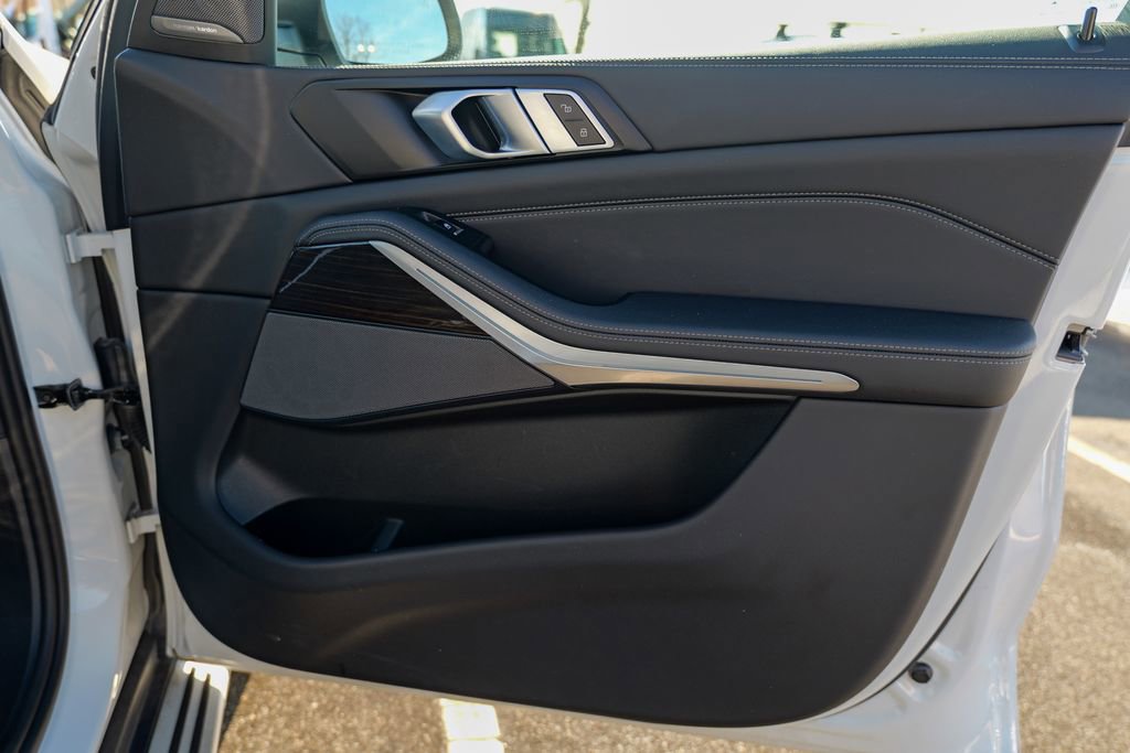 Used 2024 BMW X5 xDrive50e image 32