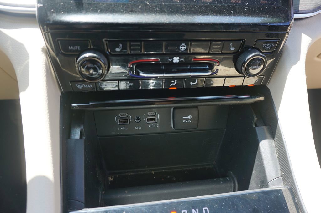 Used 2023 Jeep Grand Cherokee Limited AWD/4WD image 12