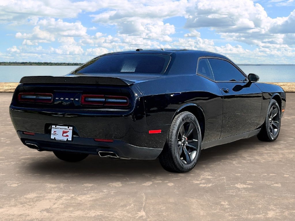 Used 2019 Dodge Challenger SXT RWD image 4