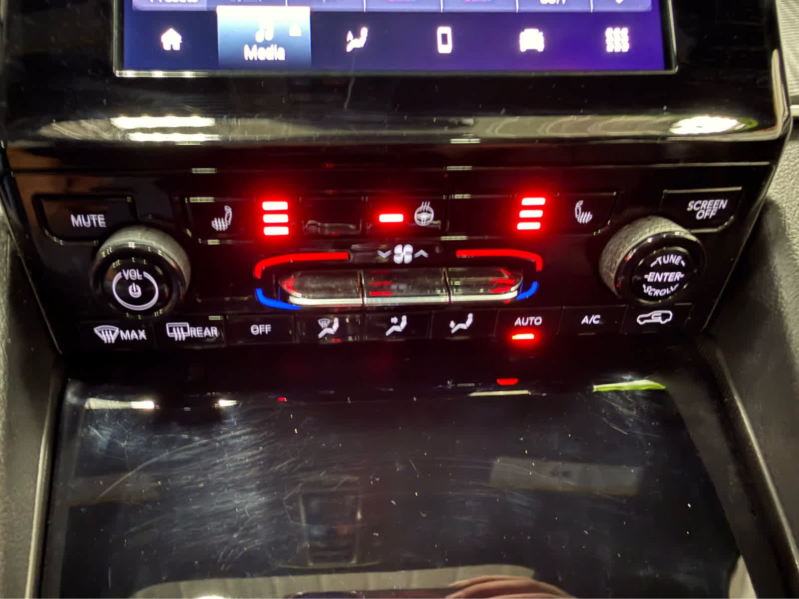 Used 2023 Jeep Grand Cherokee Altitude AWD/4WD image 21