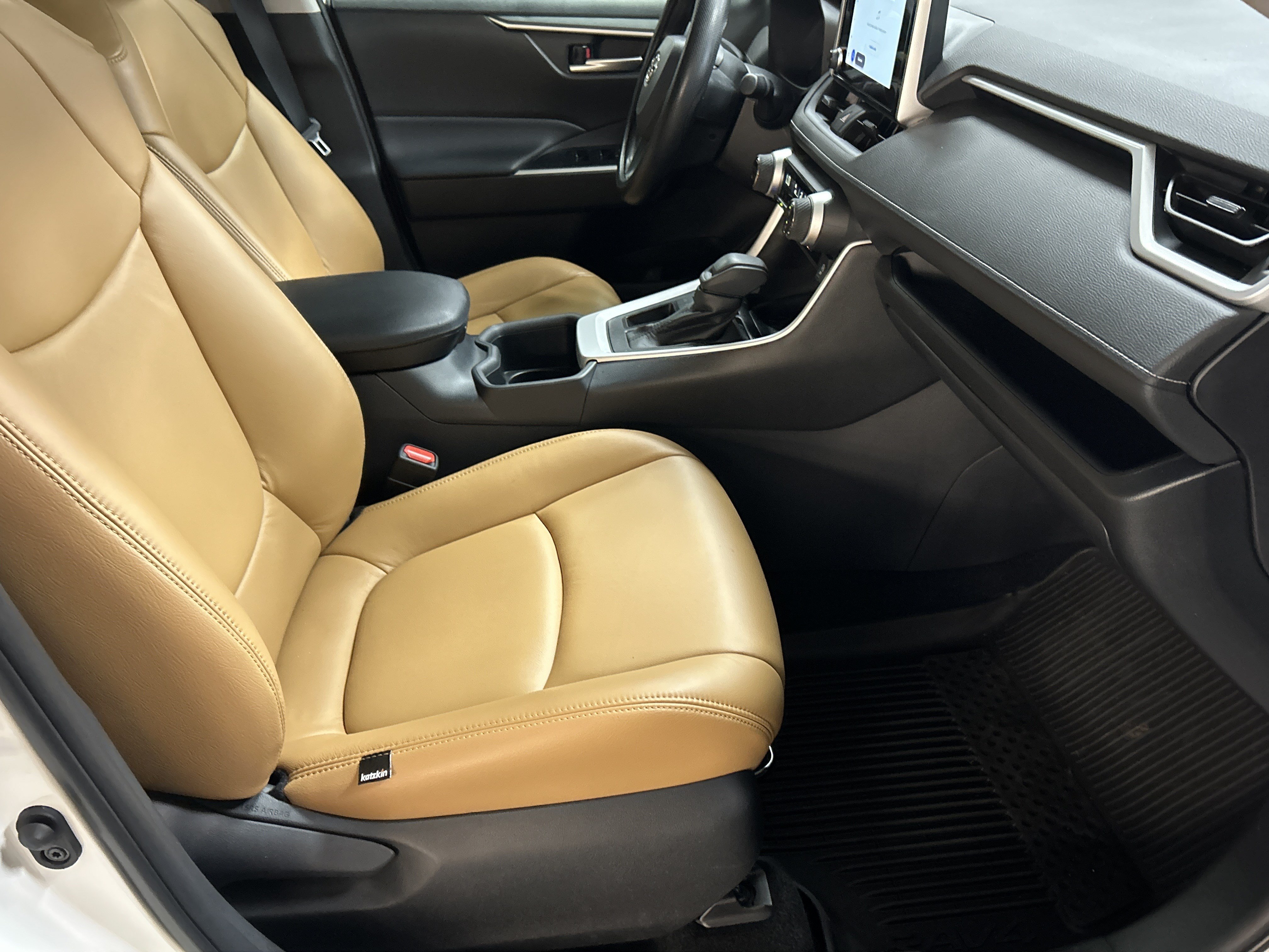Certified 2025 Toyota RAV4 XLE w/ Convenience Package FWD image 33