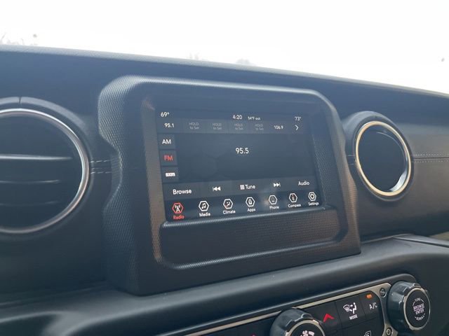 Used 2018 Jeep Wrangler Unlimited Sahara image 22