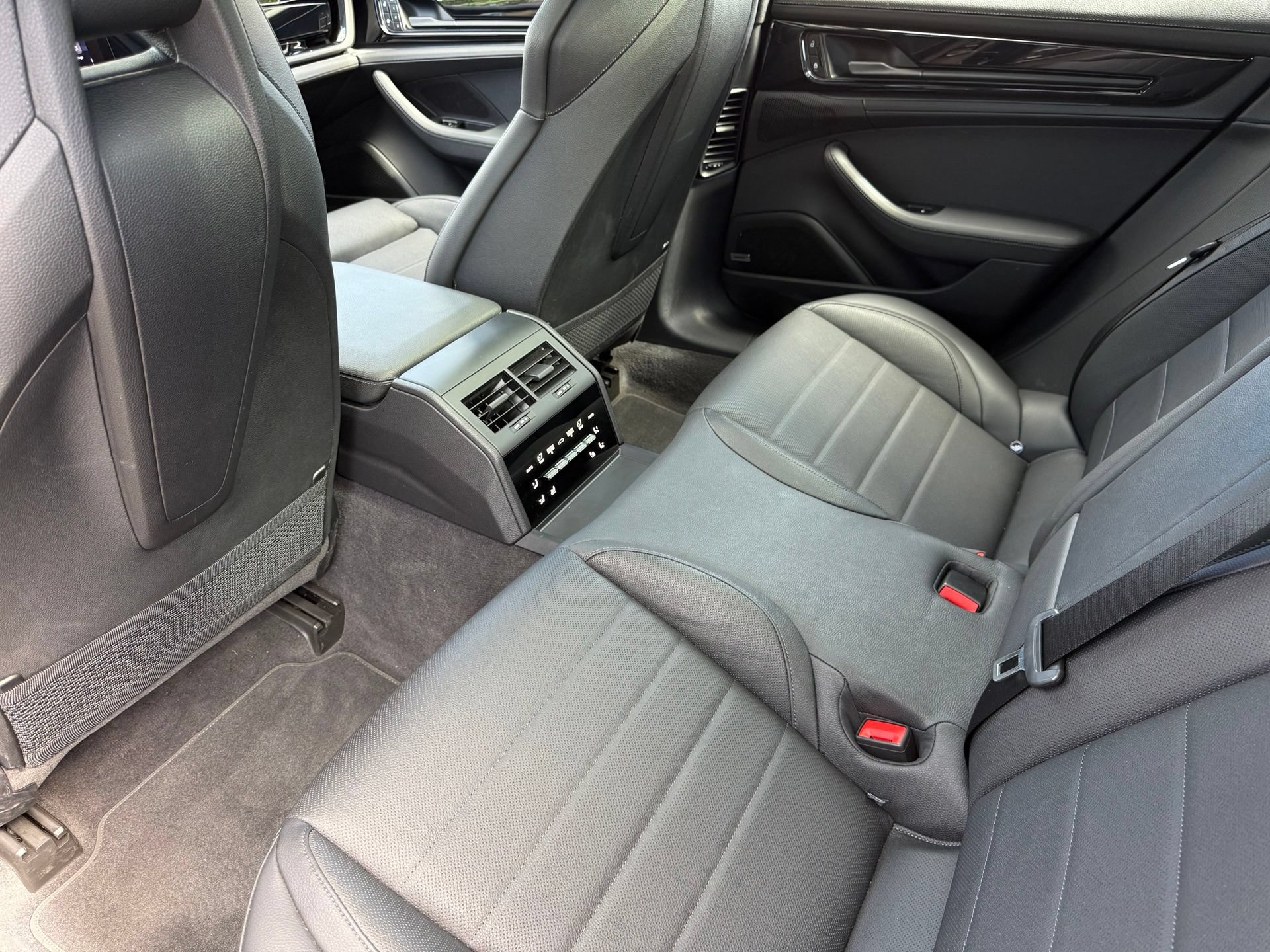 Used 2026 Porsche Panamera image 29