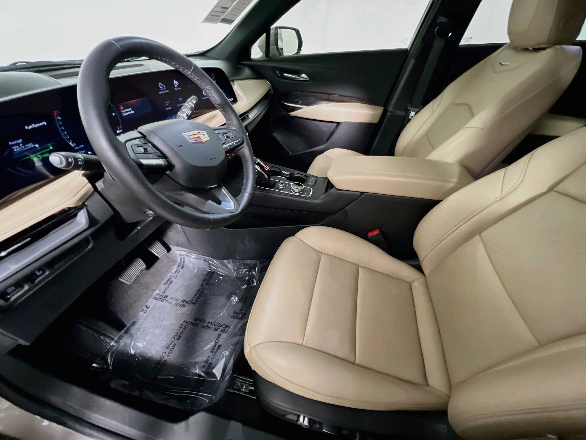 Used 2024 Cadillac XT4 Premium Luxury w/ Technology Package FWD image 15