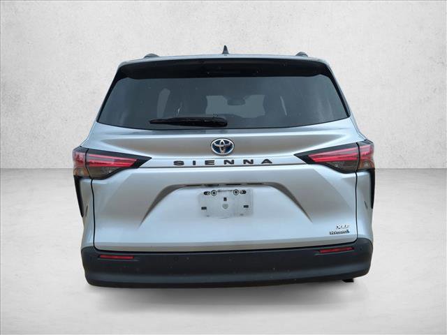 Used 2022 Toyota Sienna XLE image 6
