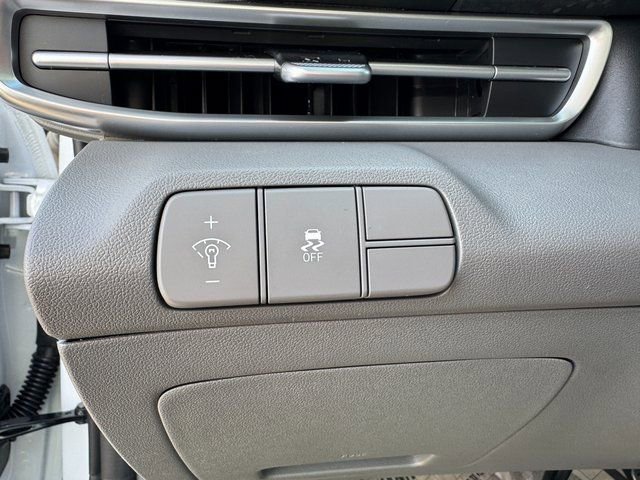 Used 2025 Hyundai Elantra Sport image 16