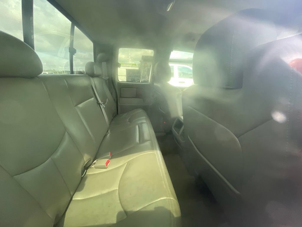 Used 2007 GMC Sierra 3500 SLT w/ Heavy-Duty Power Package AWD/4WD image 6