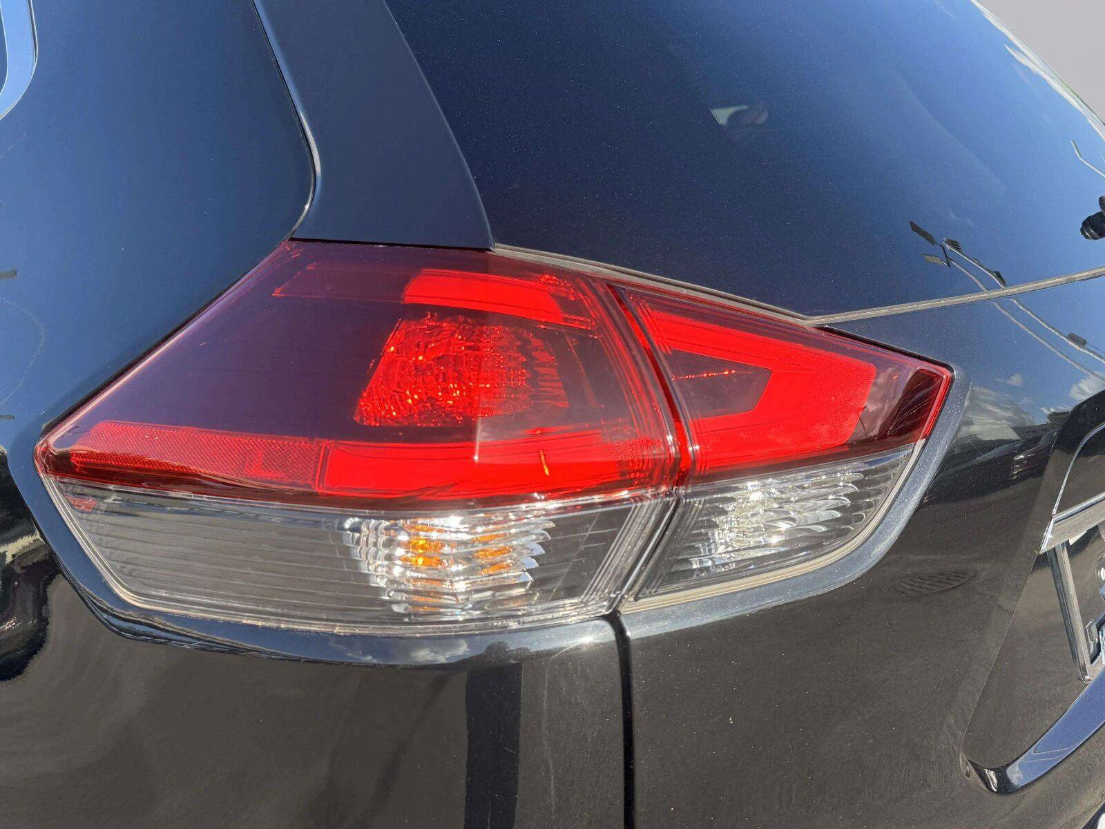 Used 2019 Nissan Rogue SV FWD image 13