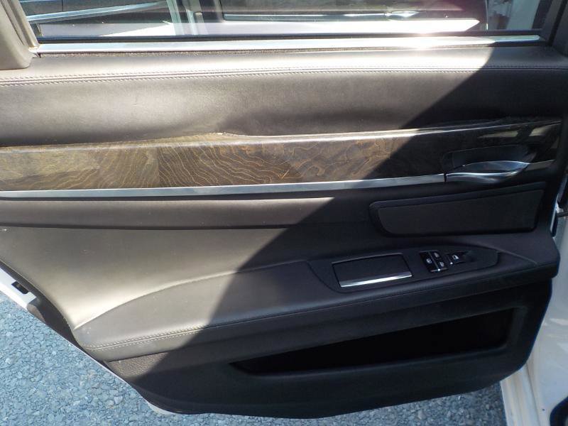 Used 2014 BMW 750i w/ Executive Package RWD image 16